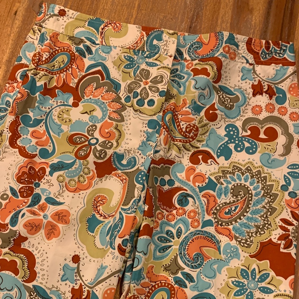 Loft capris. Colorful design! 100% cotton. 4P